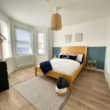 Central, Bright & Spacious Apartment - Parking Included Bournemouth Luaran gambar