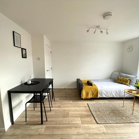 Central, Bright & Spacious Apartment - Parking Included Bournemouth Luaran gambar