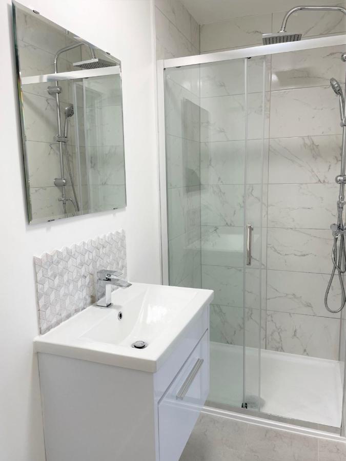 Central, Bright & Spacious Apartment - Parking Included Bournemouth Luaran gambar