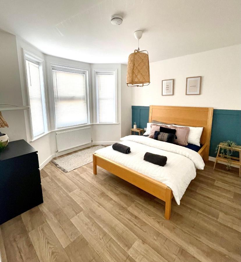 Central, Bright & Spacious Apartment - Parking Included Bournemouth Luaran gambar
