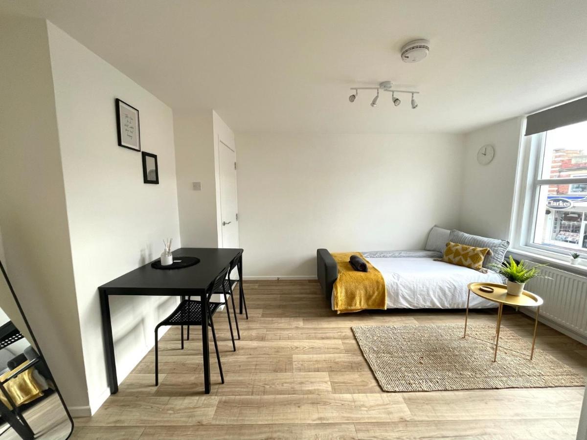 Central, Bright & Spacious Apartment - Parking Included Bournemouth Luaran gambar