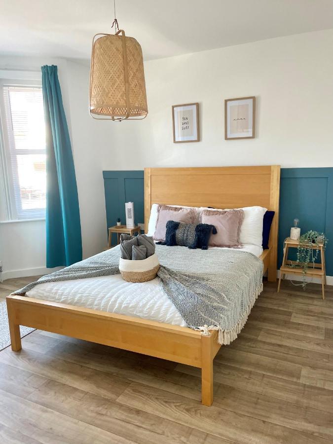 Central, Bright & Spacious Apartment - Parking Included Bournemouth Luaran gambar